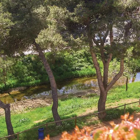 Appartement 4 Bedroom Stunning In